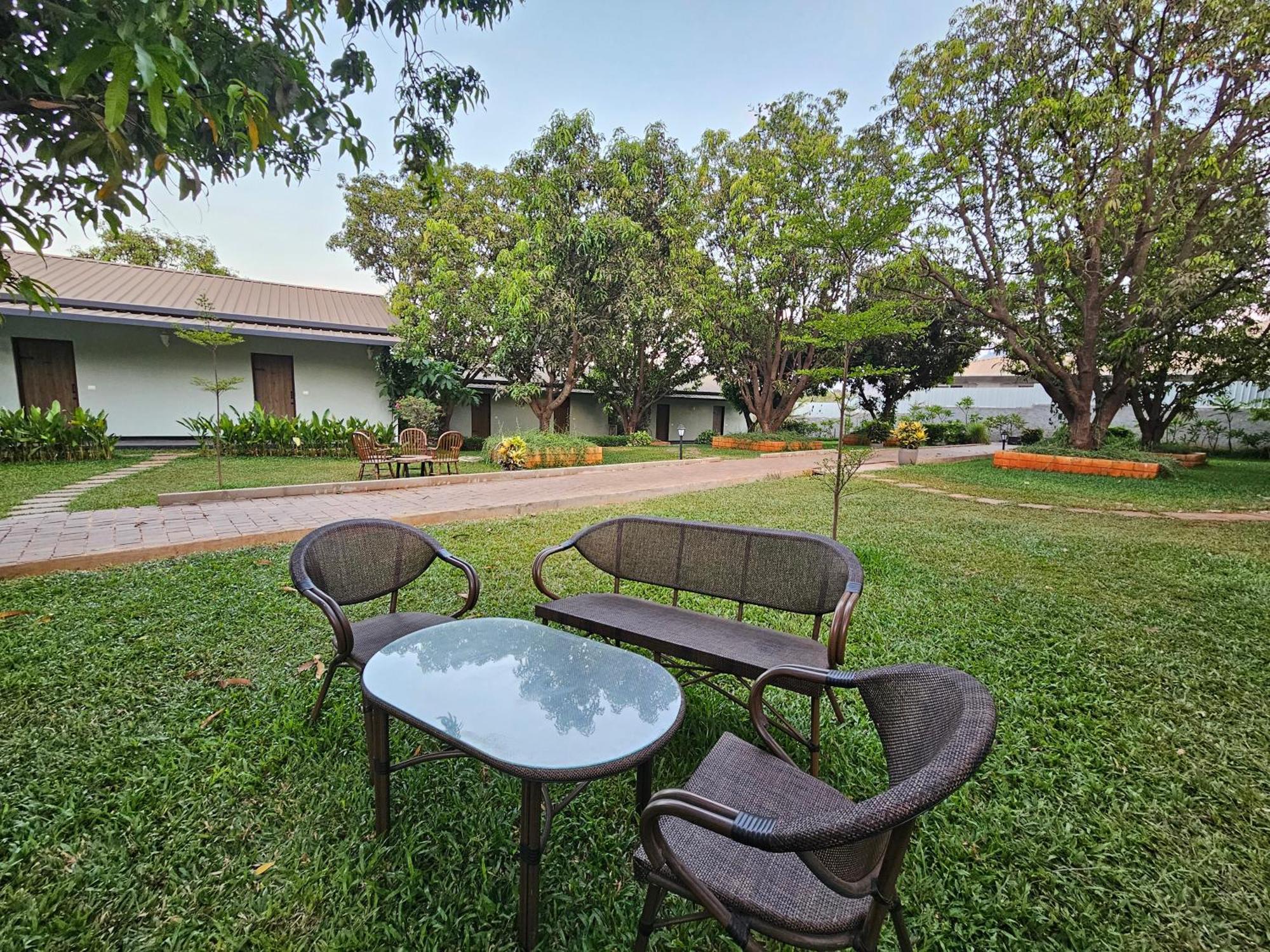 River Estates Luxury Resort & Spa Karjat Extérieur photo
